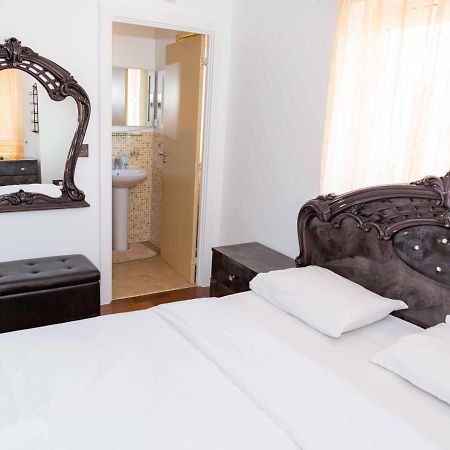 Yiewsley Benjamin Guest House מראה חיצוני תמונה