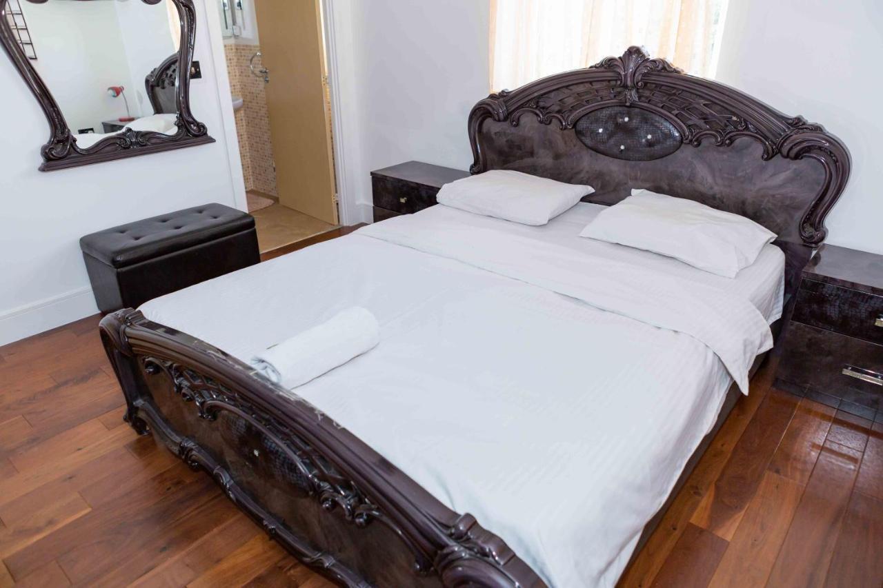 Yiewsley Benjamin Guest House מראה חיצוני תמונה