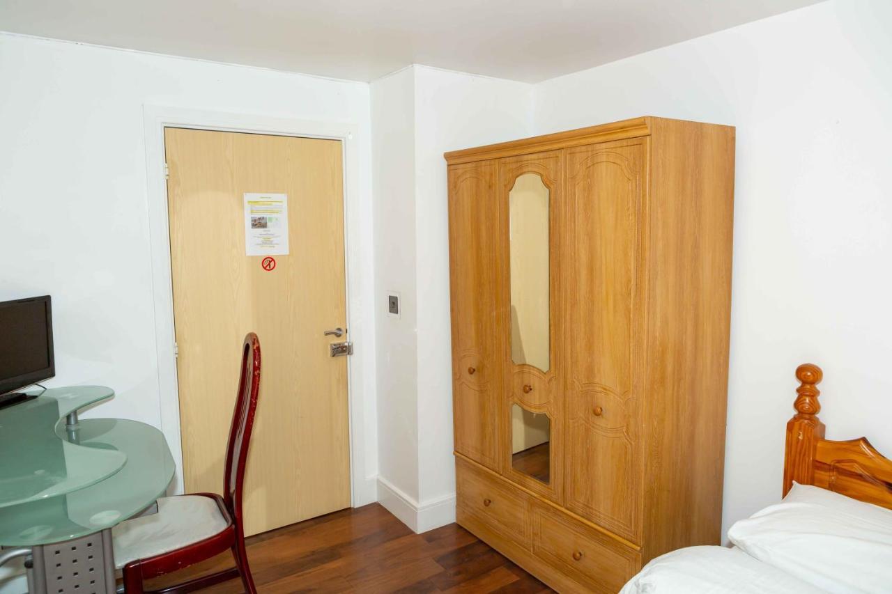 Yiewsley Benjamin Guest House מראה חיצוני תמונה