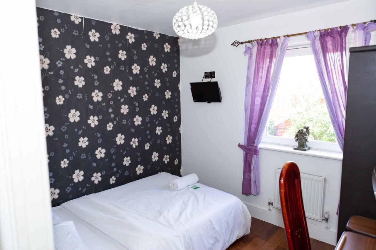 Yiewsley Benjamin Guest House מראה חיצוני תמונה