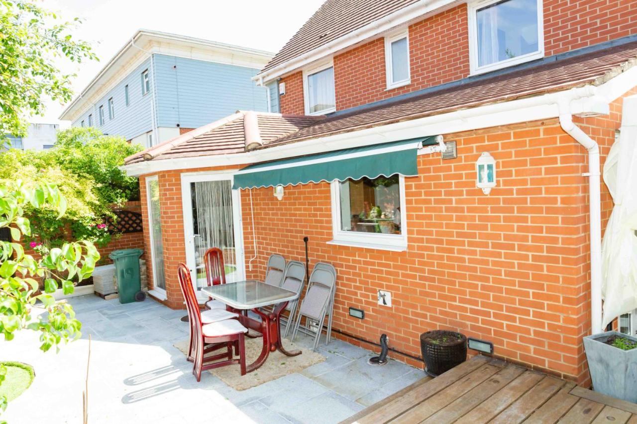 Yiewsley Benjamin Guest House מראה חיצוני תמונה