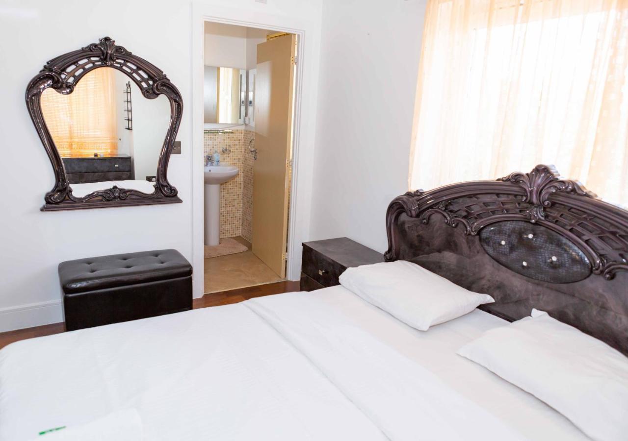 Yiewsley Benjamin Guest House מראה חיצוני תמונה
