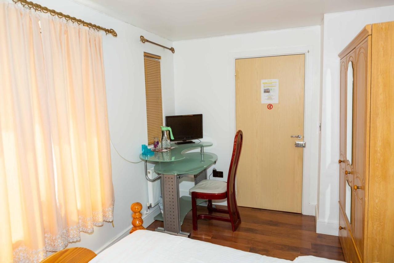 Yiewsley Benjamin Guest House מראה חיצוני תמונה
