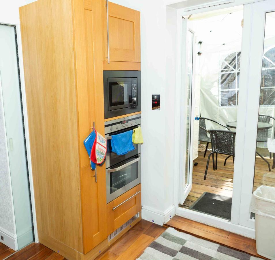 Yiewsley Benjamin Guest House מראה חיצוני תמונה