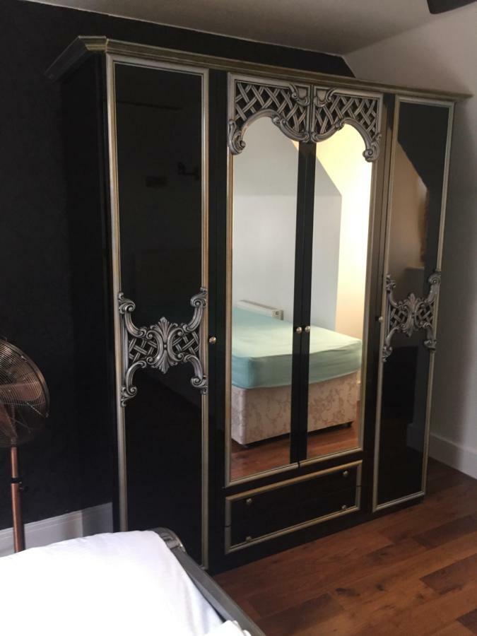Yiewsley Benjamin Guest House מראה חיצוני תמונה