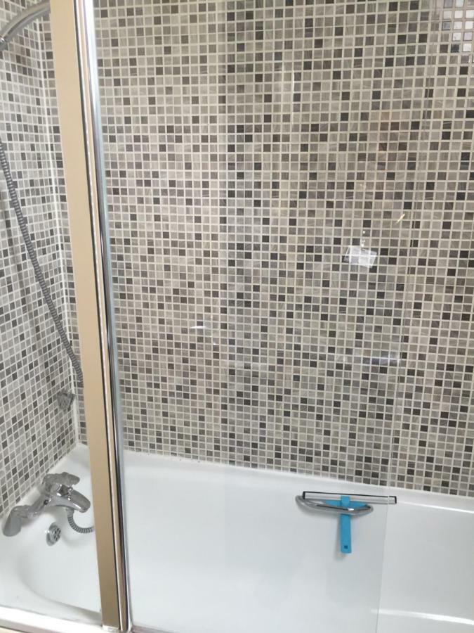 Yiewsley Benjamin Guest House מראה חיצוני תמונה