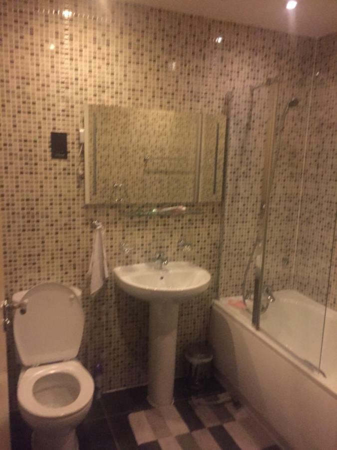 Yiewsley Benjamin Guest House מראה חיצוני תמונה