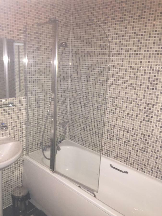 Yiewsley Benjamin Guest House מראה חיצוני תמונה